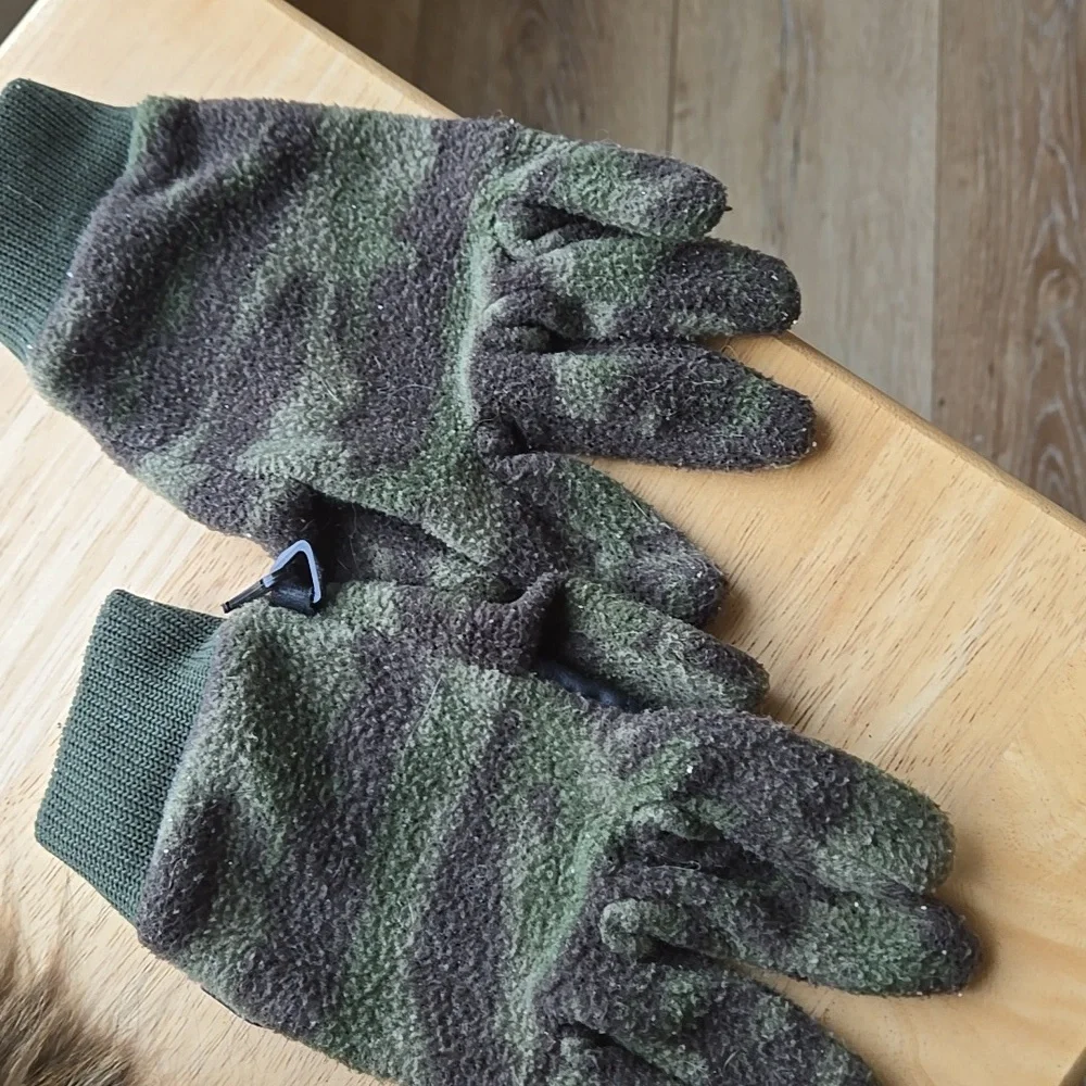 Columbia Youth Large Camouflage Knit Gloves Big Kids Boys Unisex Colors